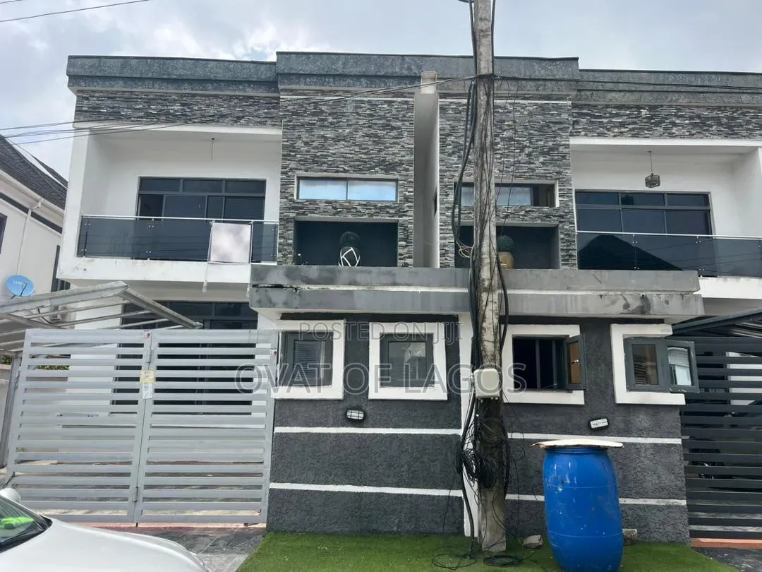 4bdrm Duplex in Ikota for sale in Ikota