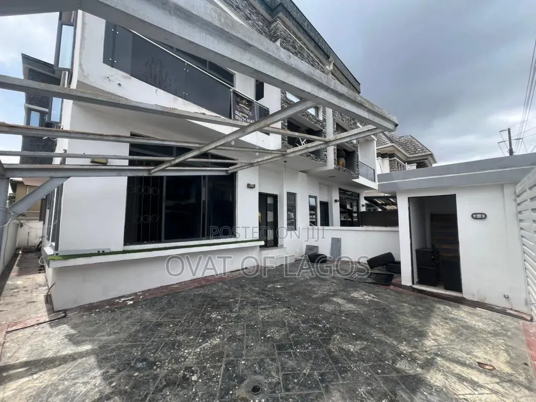 4bdrm Duplex in Ikota for sale in Ikota
