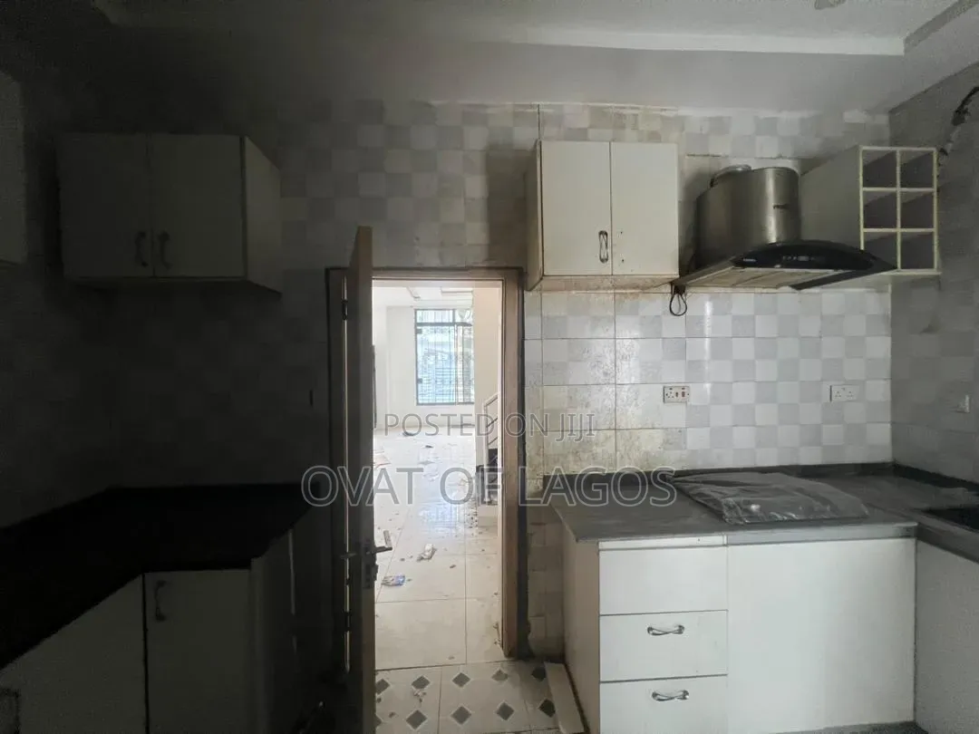4bdrm Duplex in Ikota for sale in Ikota