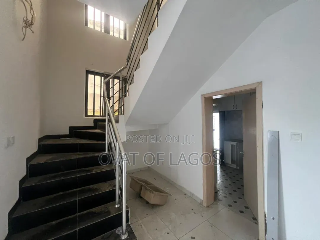 4bdrm Duplex in Ikota for sale in Ikota