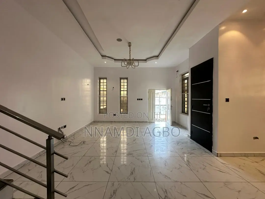 4bdrm Duplex in Chevron for rent in Chevron