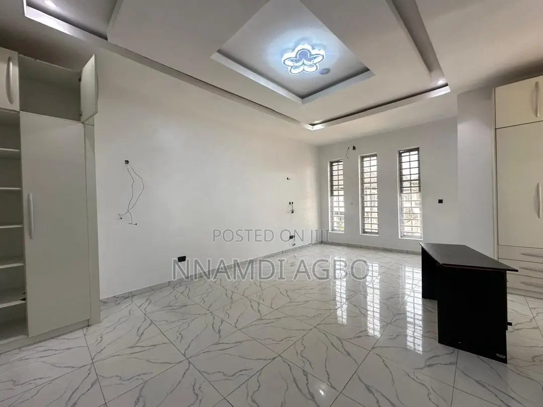 4bdrm Duplex in Chevron for rent in Chevron