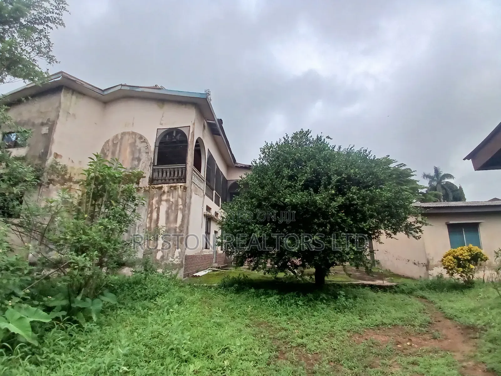 10bdrm Duplex in Agodi for sale in Agodi
