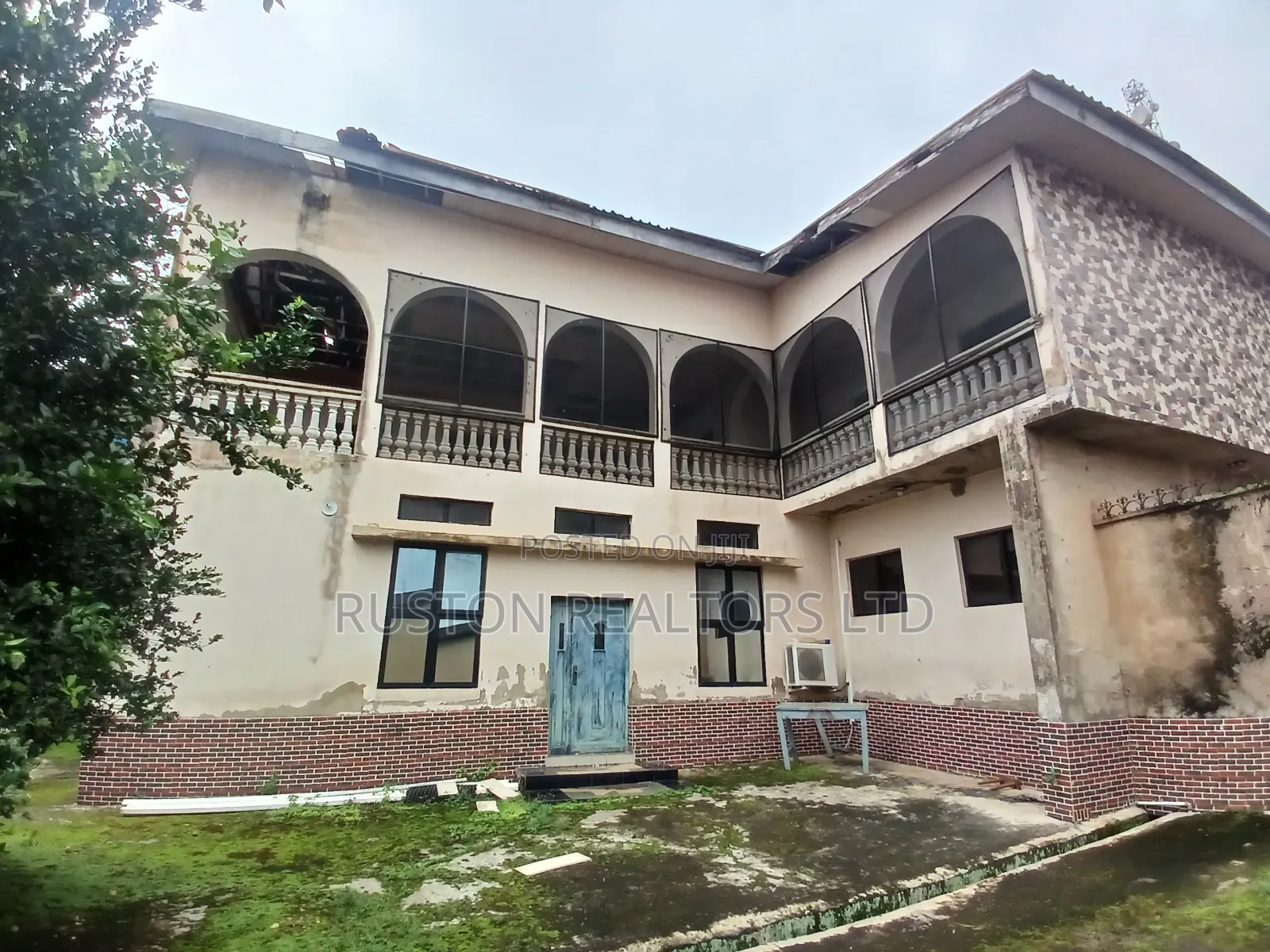 10bdrm Duplex in Agodi for sale in Agodi