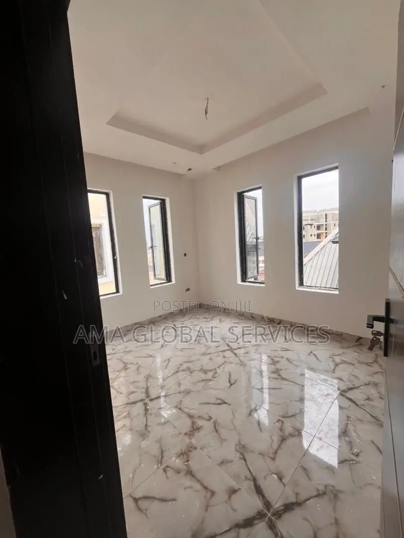 2bdrm Maisonette in The Goldmark, Ikate for sale in Ikate