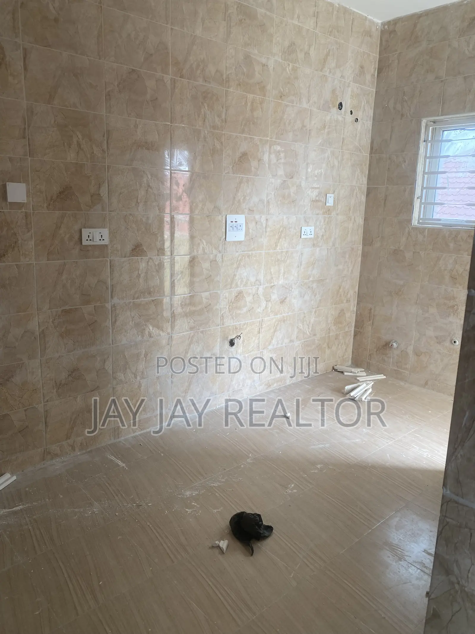 3bdrm Block of Flats in Sabon Lugbe for rent in Sabon Lugbe