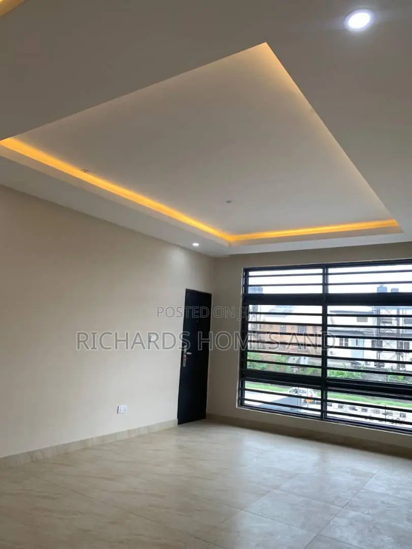 3bdrm Apartment in Lekki Phase 1 for rent in Lekki Phase 1