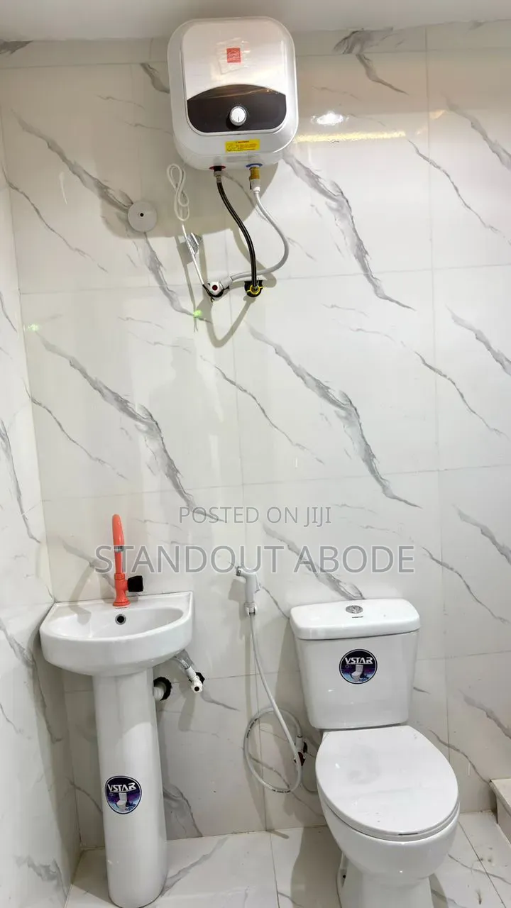 3bdrm Block of Flats in Good Location, Alakuko for sale in Alakuko