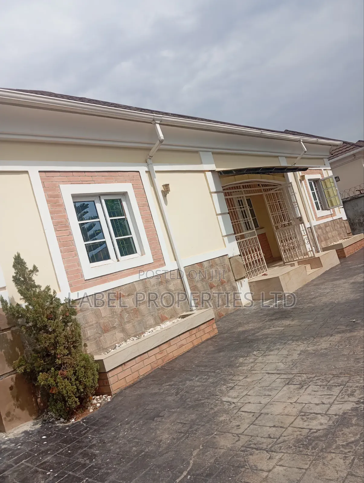 3bdrm Bungalow in Aldenco Estate for sale in Galadimawa