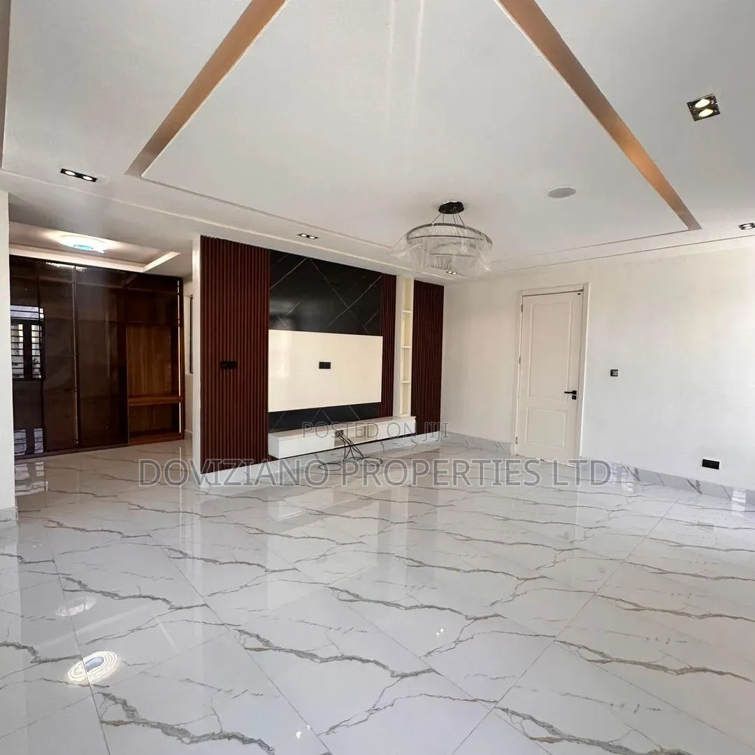 5bdrm Duplex in Lekki Phase 1 for sale in Lekki Phase 1