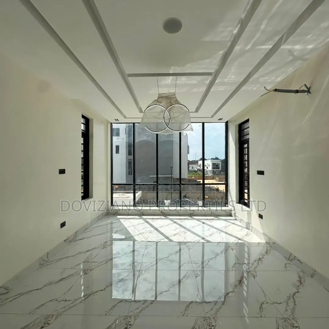 5bdrm Duplex in Lekki Phase 1 for sale in Lekki Phase 1