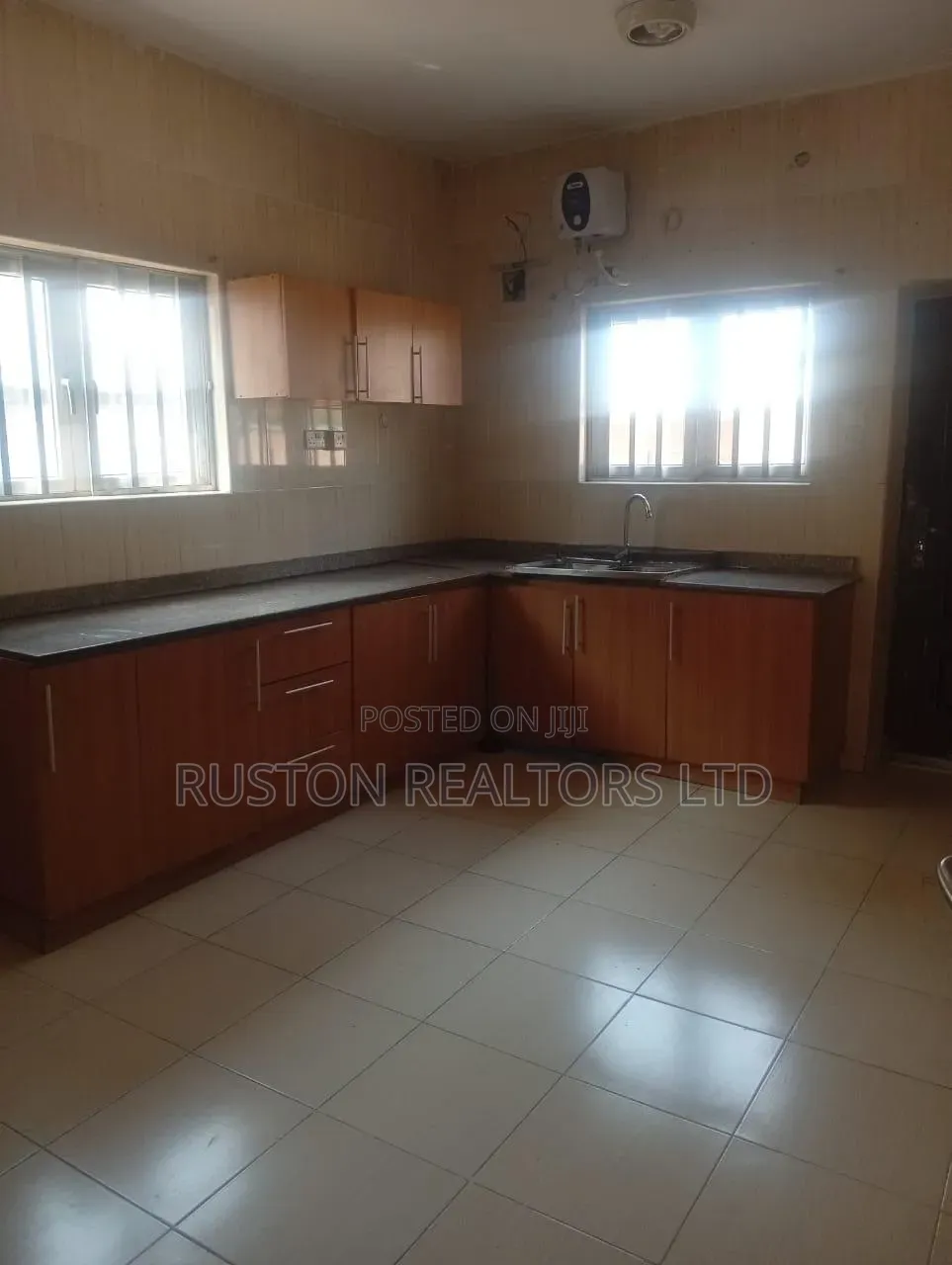 8bdrm Duplex in Iyanganku for rent in Iyanganku