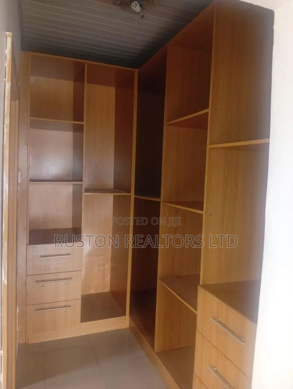 8bdrm Duplex in Iyanganku for rent in Iyanganku