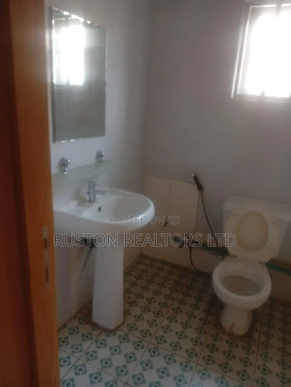 8bdrm Duplex in Iyanganku for rent in Iyanganku