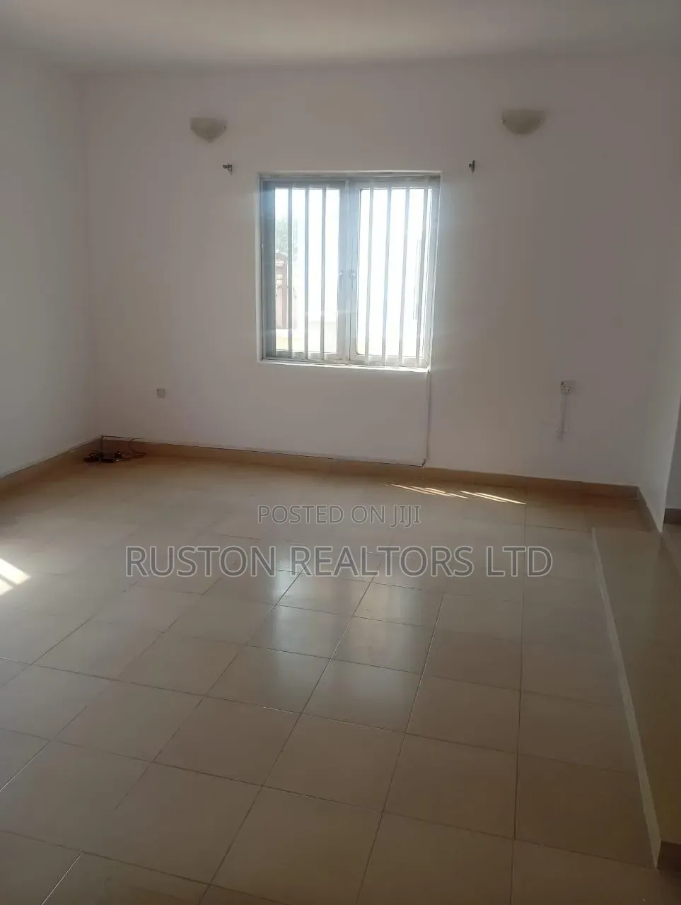 8bdrm Duplex in Iyanganku for rent in Iyanganku