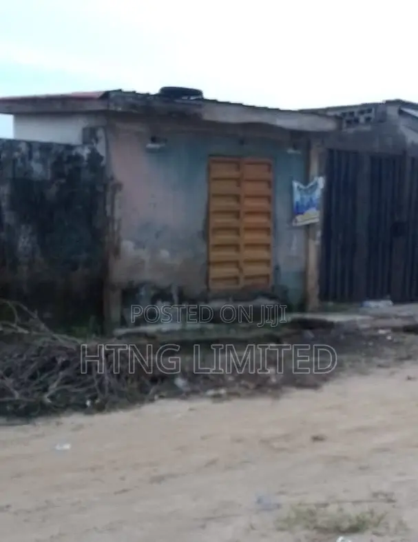 7bdrm Bungalow in Offin, Igbogbo for sale in Igbogbo