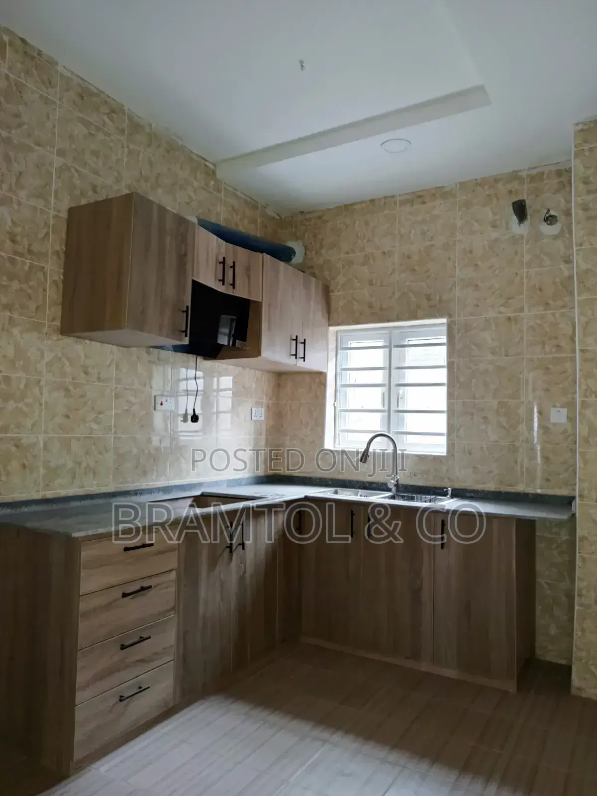 2bdrm Block of Flats in Area 1 for rent in Area 1