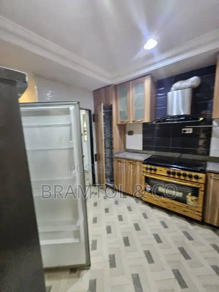 Furnished 4bdrm Townhouse / Terrace in Guzape District for rent in Guzape District