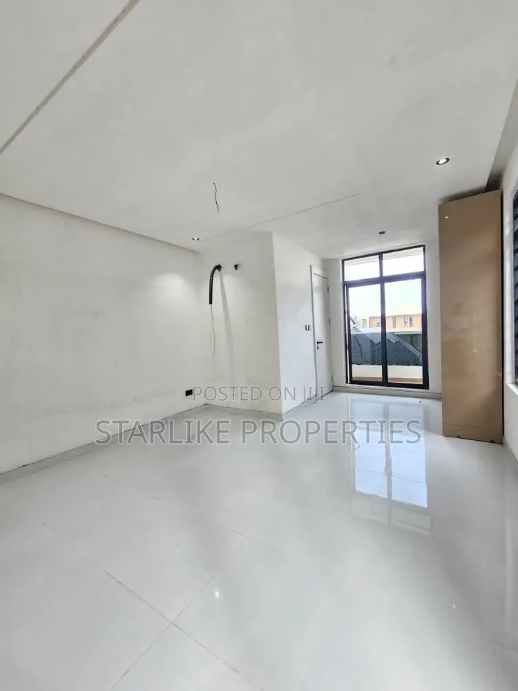2bdrm Block of Flats in Ikate for sale in Ikate