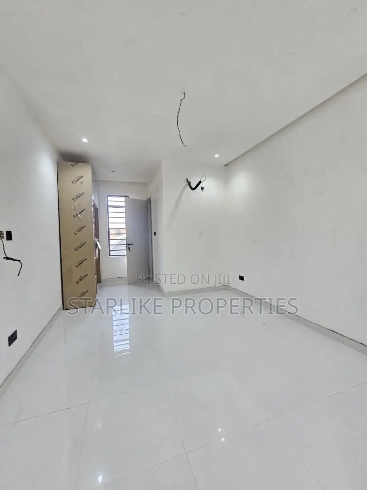 2bdrm Block of Flats in Ikate for sale in Ikate