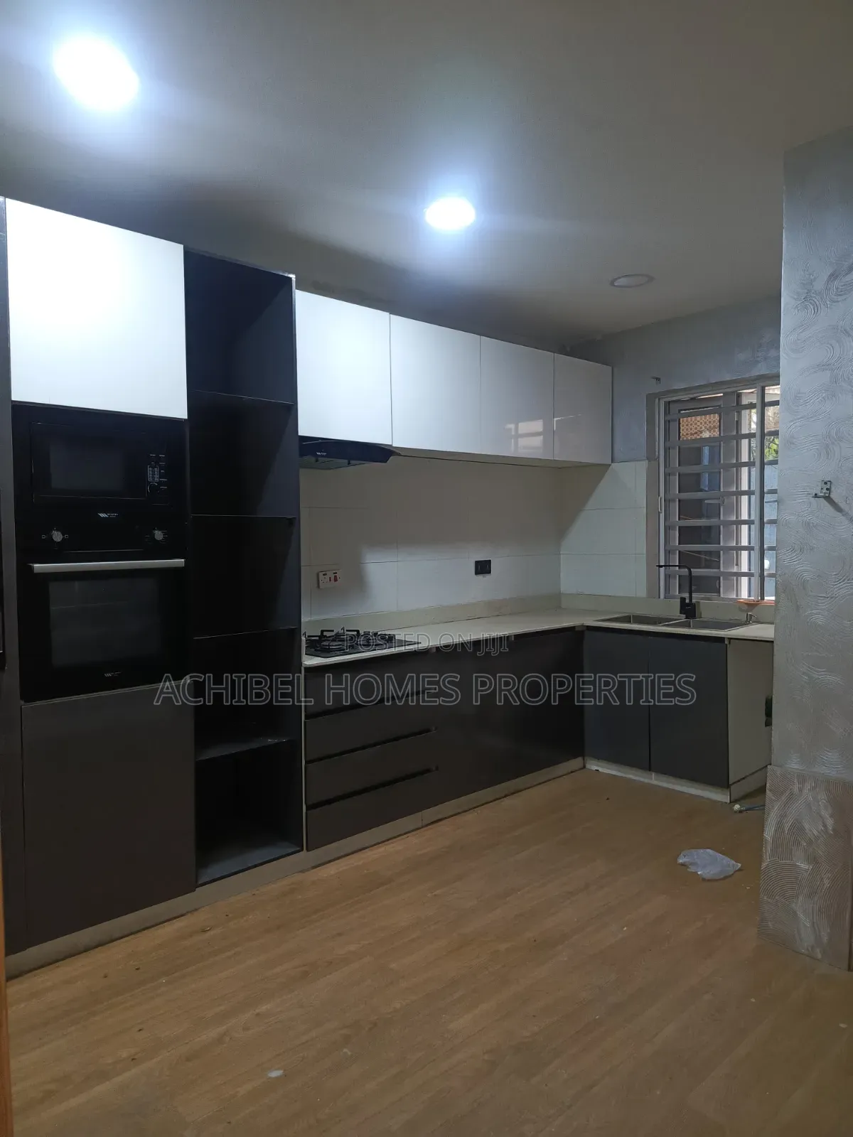 4bdrm Duplex in Off Admiralty Way, Lekki Phase 1 for rent in Lekki Phase 1