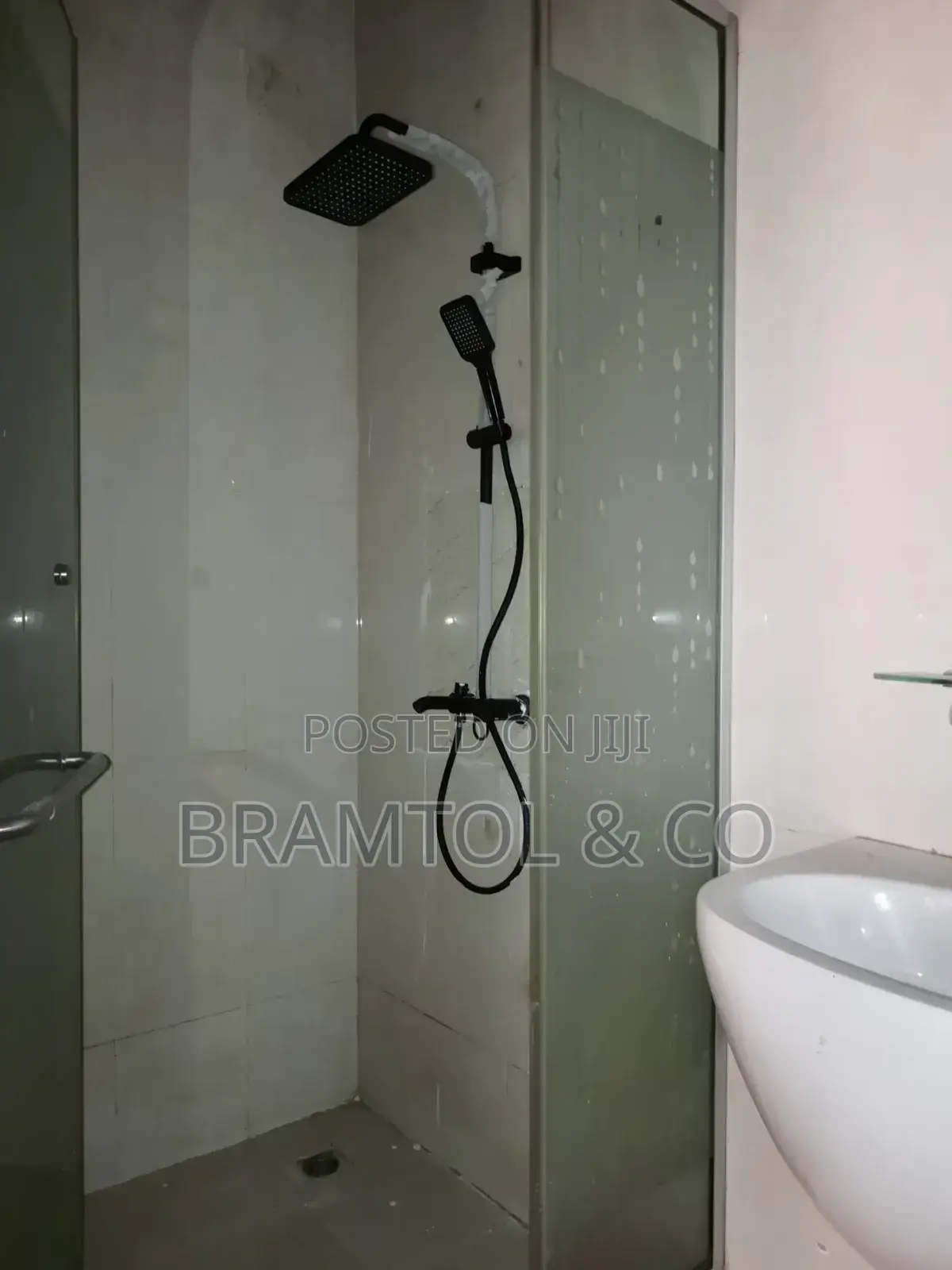 3bdrm Block of Flats in Wuye for rent in Wuye