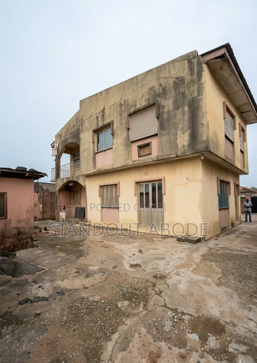 3bdrm Block of Flats in Good Location, Unity Estate for sale in Unity Estate