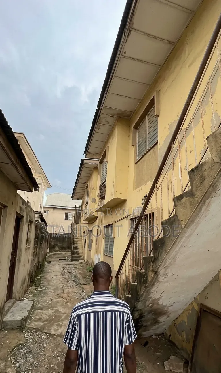 3bdrm Block of Flats in Good Location, Unity Estate for sale in Unity Estate