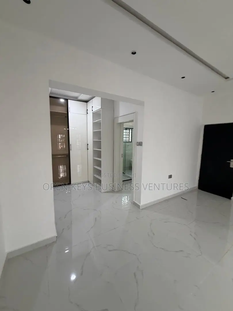 Furnished 5bdrm Duplex in Bluegate, Oluyole Estate for sale in Oluyole Estate