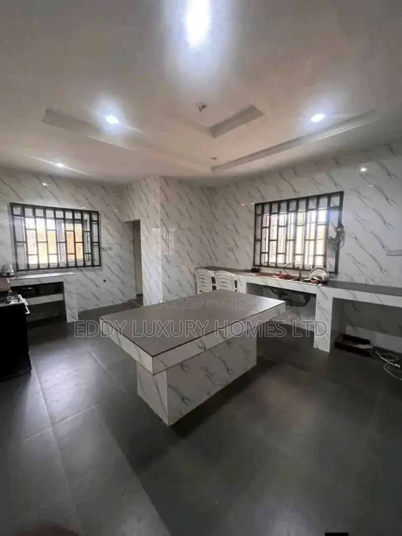 5bdrm Block of Flats in Oron Rd By Ring Rd 3, Uyo for sale in Uyo