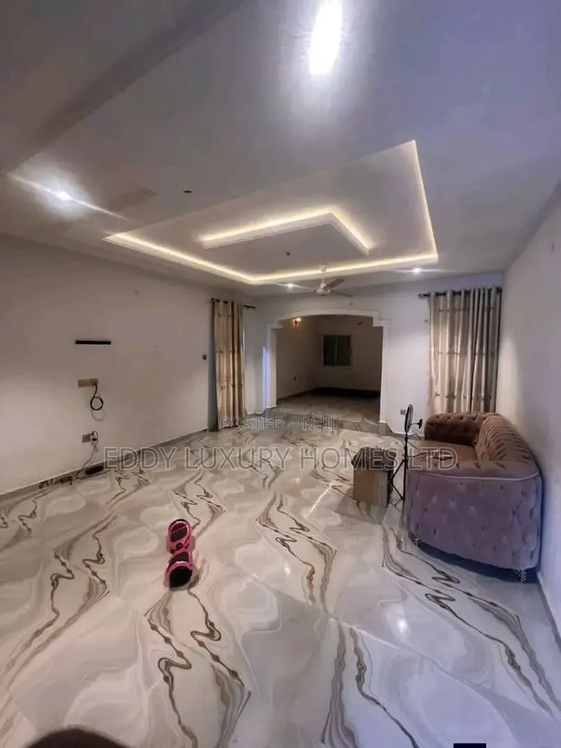 5bdrm Block of Flats in Oron Rd By Ring Rd 3, Uyo for sale in Uyo