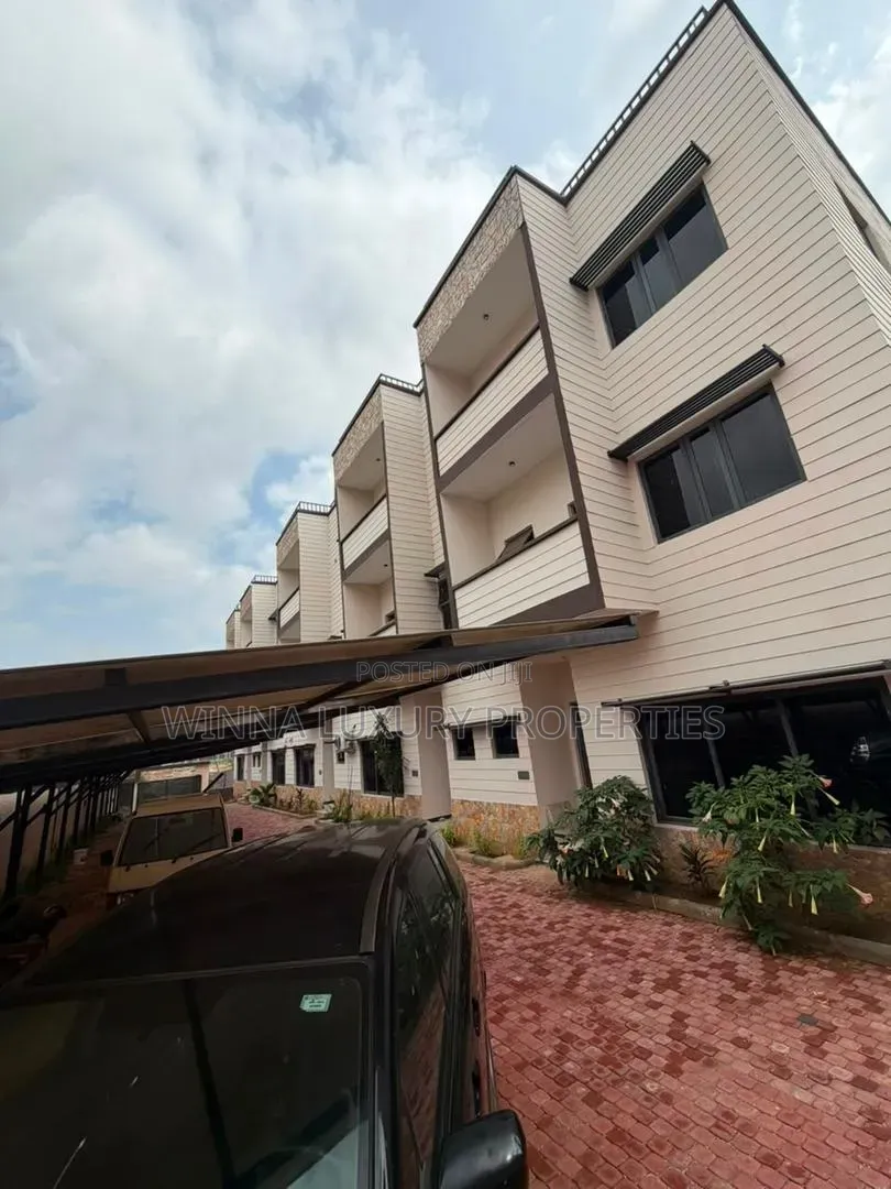 6bdrm Townhouse/Terrace in Wuye Main for sale in Wuye