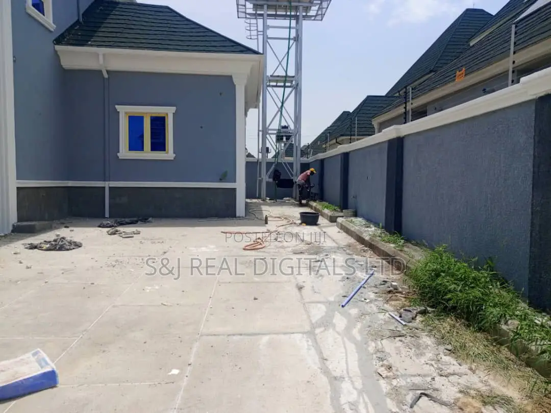 3bdrm Penthouse in Sabon Lugbe for sale in Sabon Lugbe