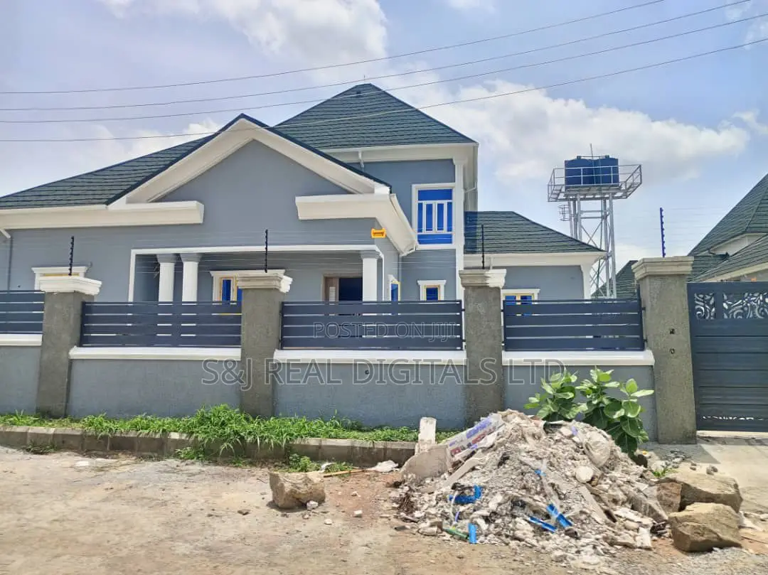 3bdrm Penthouse in Sabon Lugbe for sale in Sabon Lugbe