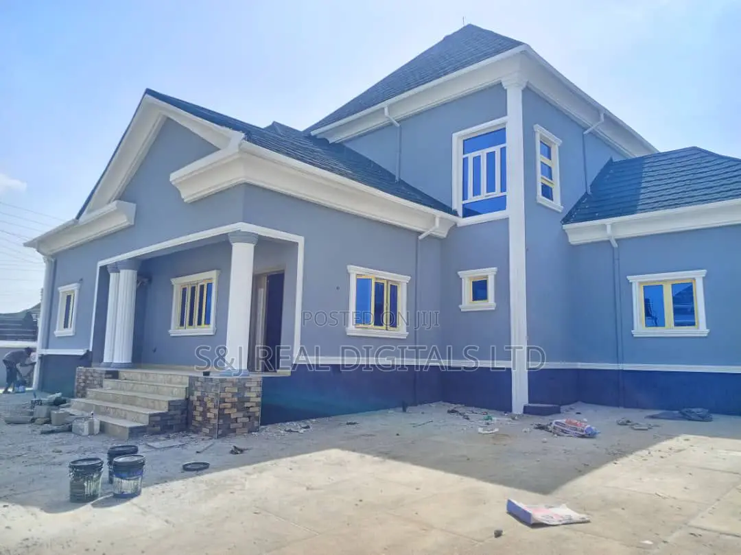 3bdrm Penthouse in Sabon Lugbe for sale in Sabon Lugbe