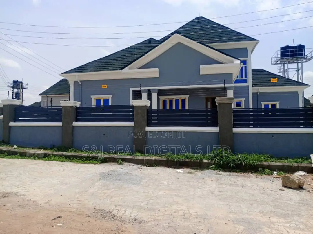 3bdrm Penthouse in Sabon Lugbe for sale in Sabon Lugbe