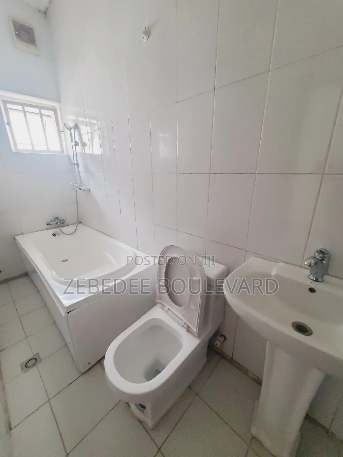 3bdrm Block of Flats in Wuye for rent in Wuye