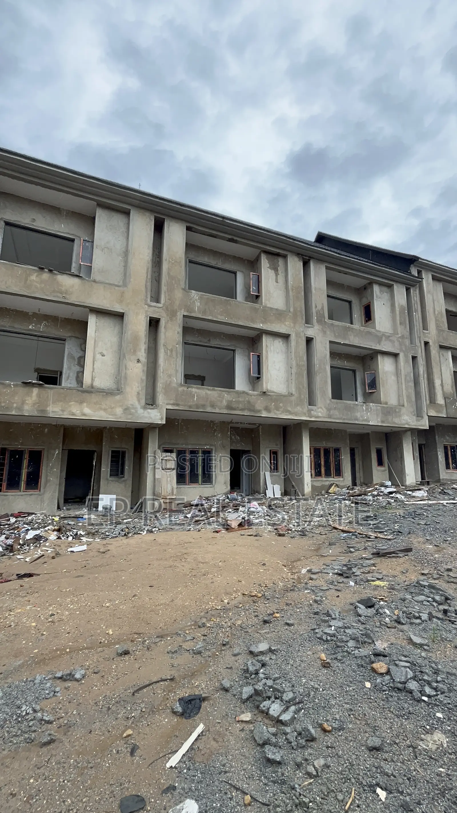 4bdrm House in Apo Resettlement for sale in Apo Resettlement