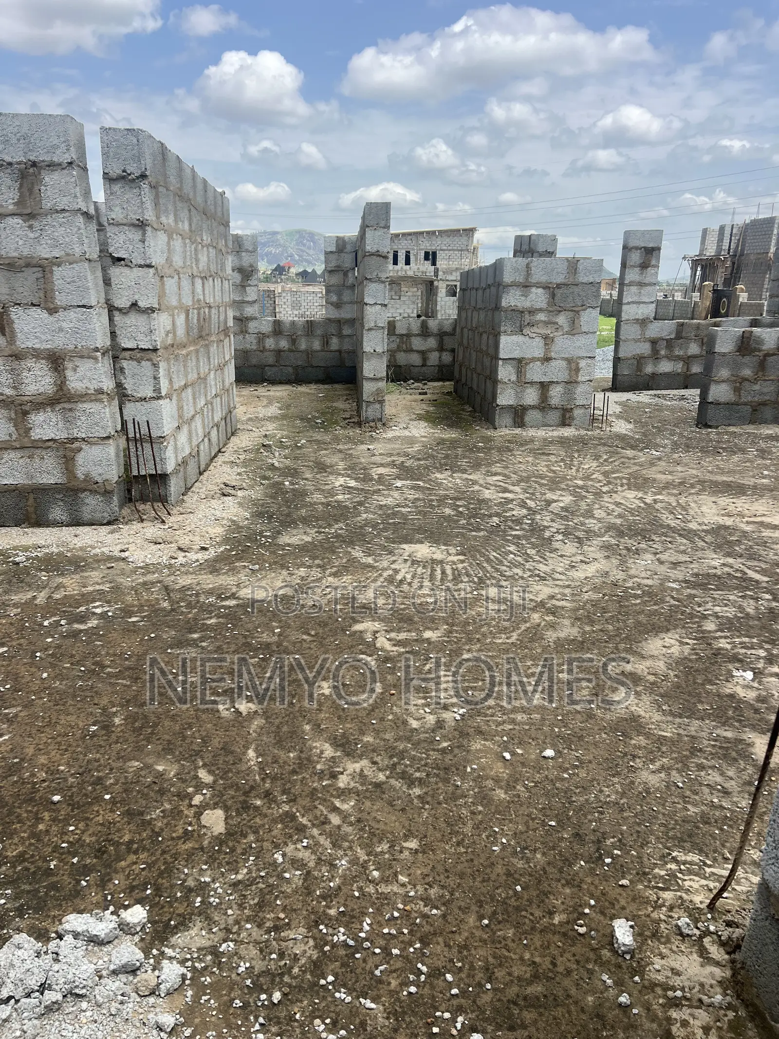 4bdrm Duplex in Lugbe for sale in Sabon Lugbe