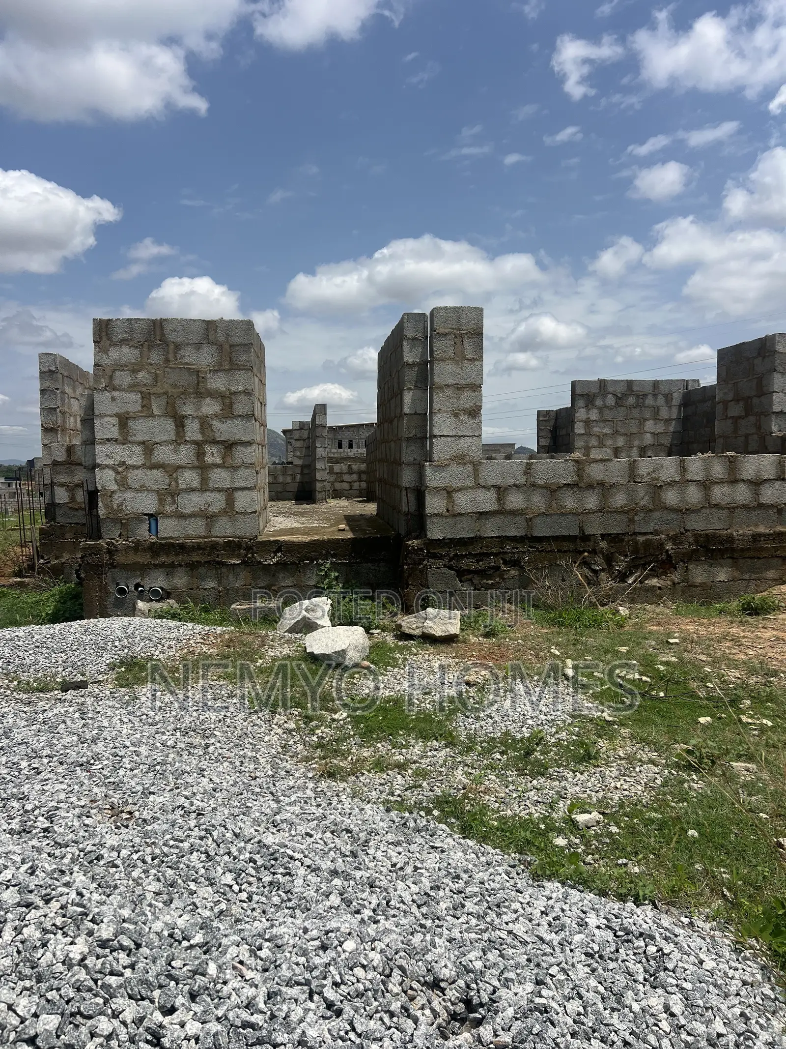 4bdrm Duplex in Lugbe for sale in Sabon Lugbe