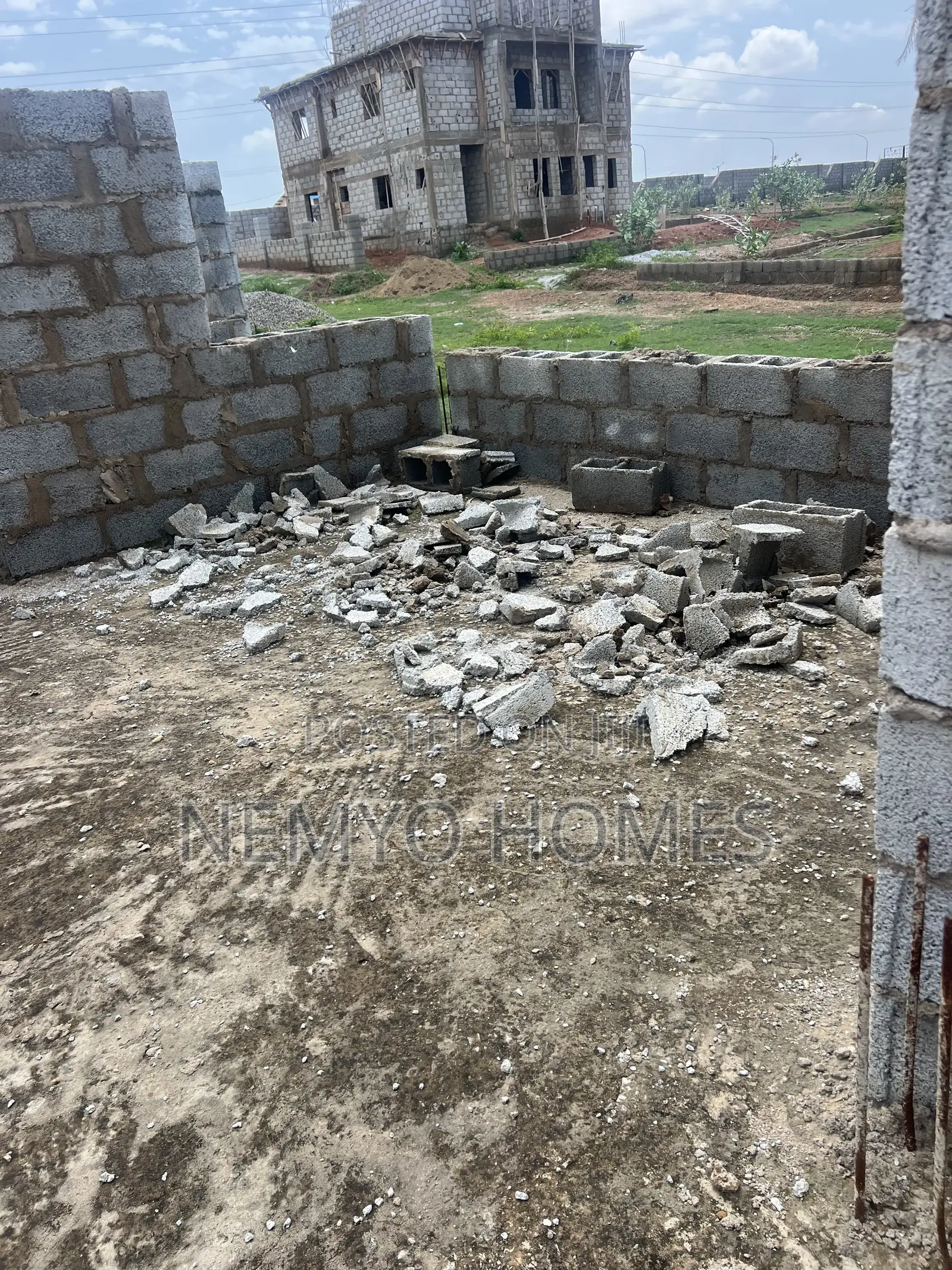 4bdrm Duplex in Lugbe for sale in Sabon Lugbe