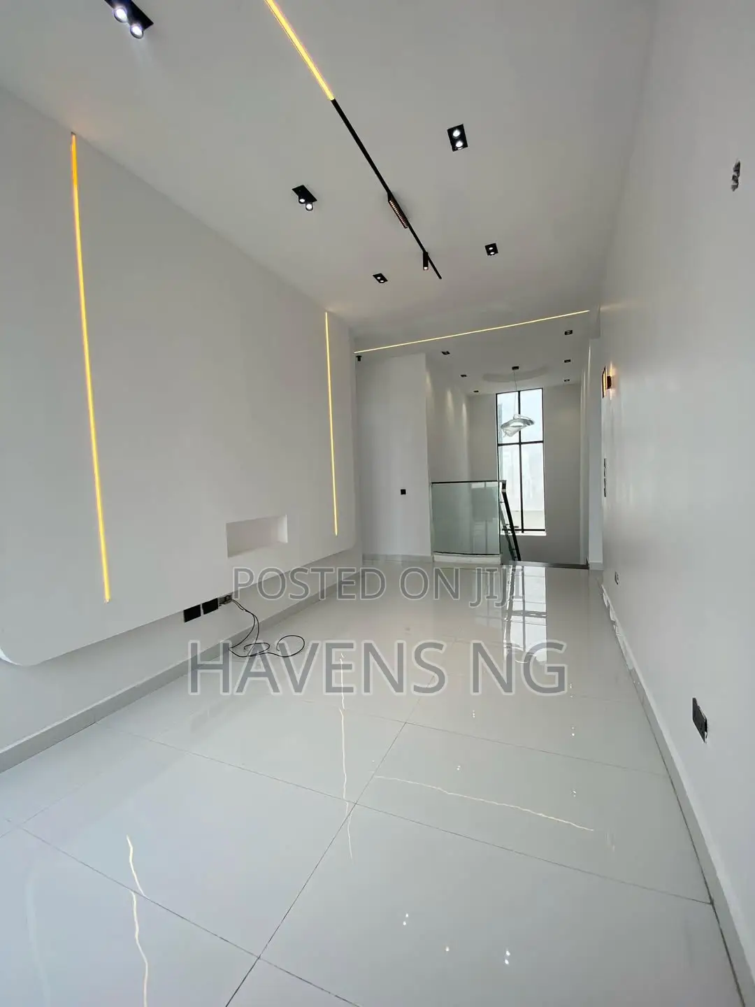 5bdrm Duplex in Chevron for sale in Chevron