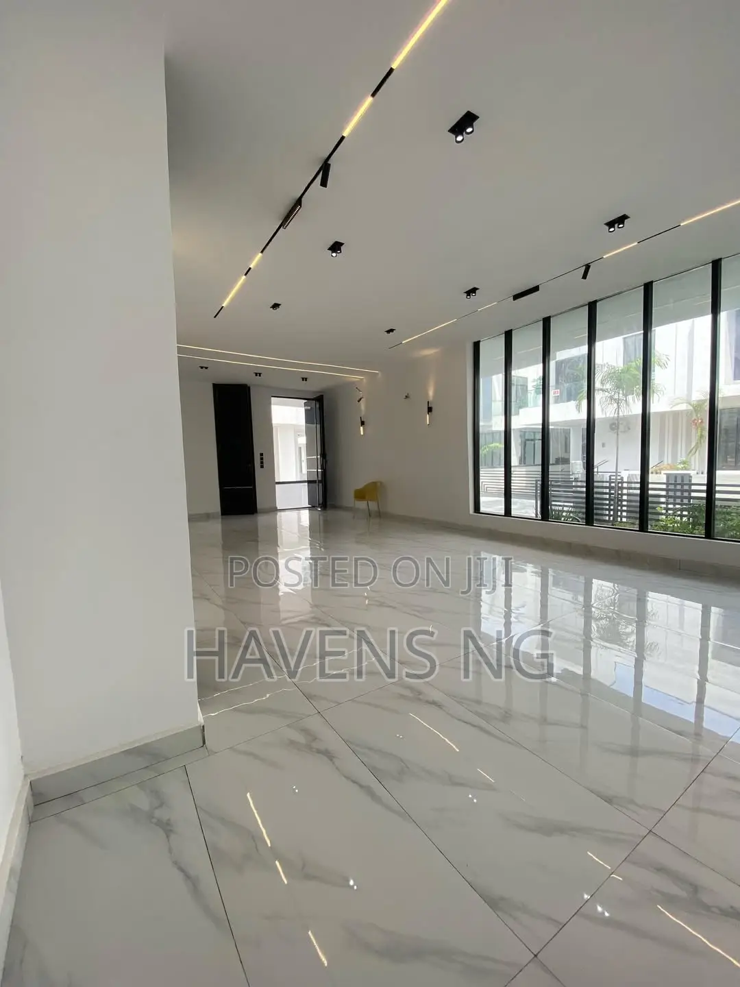 5bdrm Duplex in Chevron for sale in Chevron
