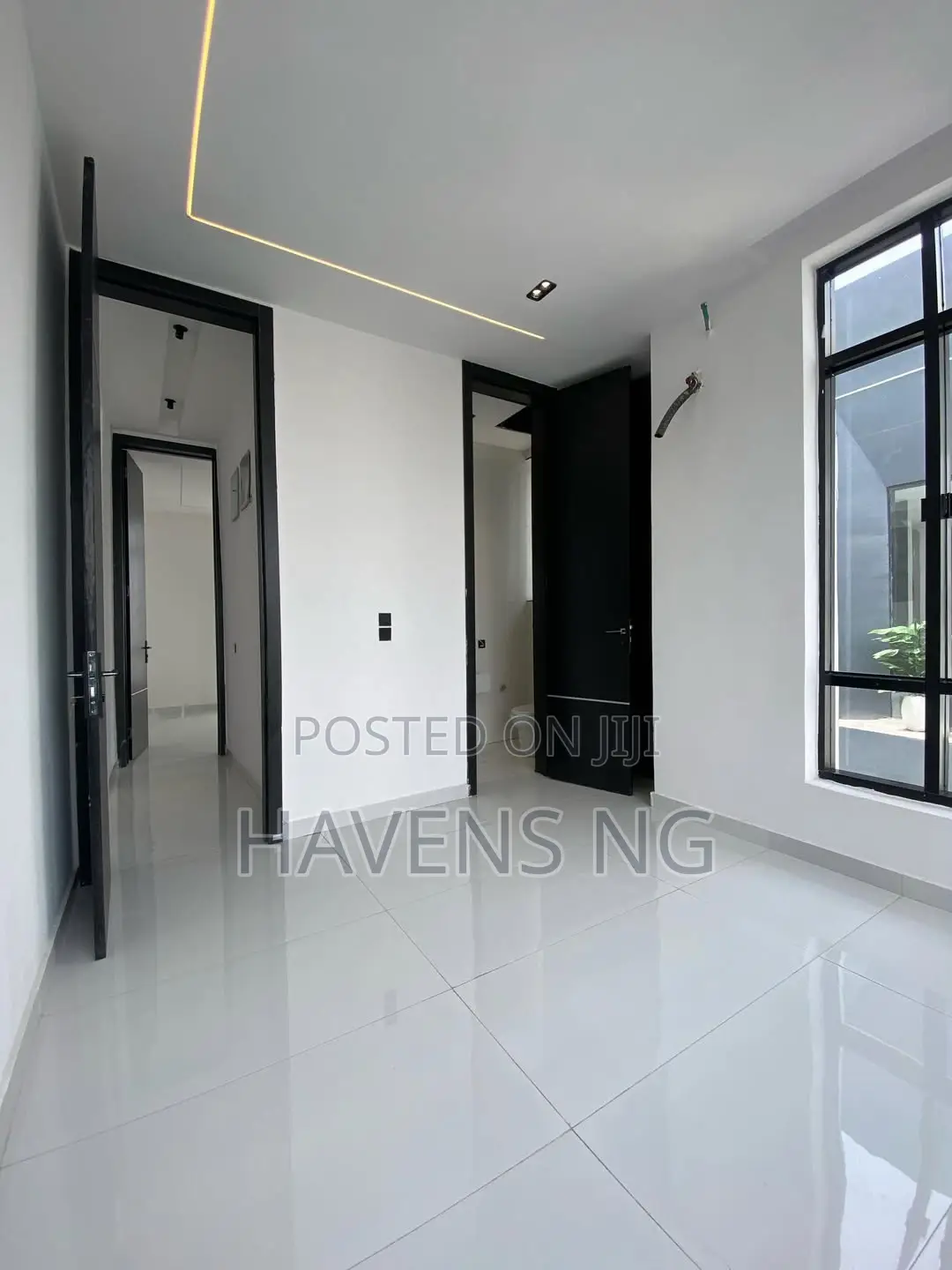 5bdrm Duplex in Chevron for sale in Chevron
