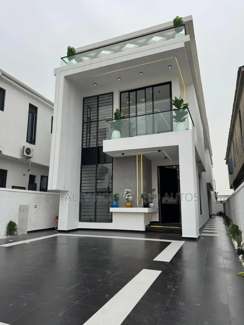5bdrm Duplex in Ikota for sale in Ikota