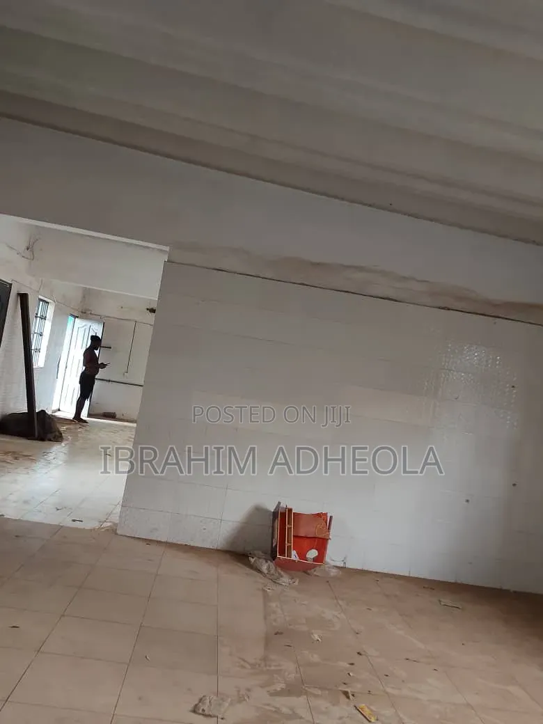 Lease
Locat 
Mini Warehouse Space Suitable for Production, Storage E in Egbeda