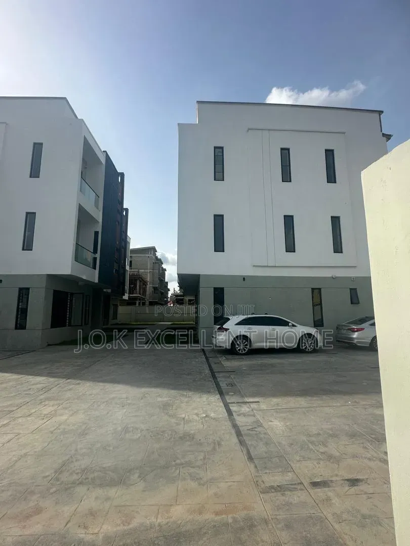 4bdrm Duplex in Adeniyi Jones for sale in Adeniyi Jones