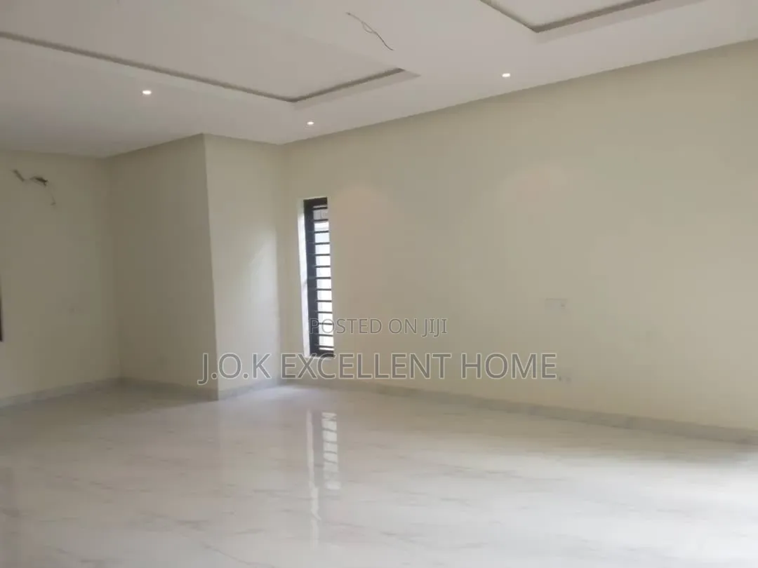 4bdrm Duplex in Adeniyi Jones for sale in Adeniyi Jones