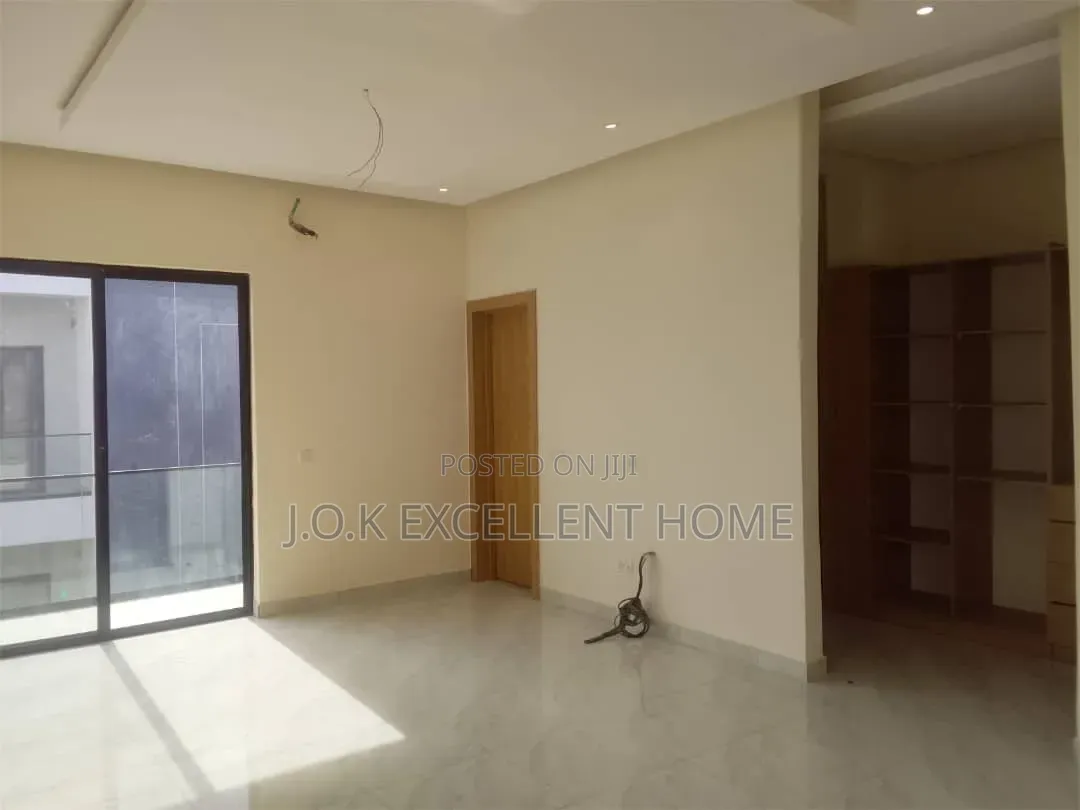4bdrm Duplex in Adeniyi Jones for sale in Adeniyi Jones