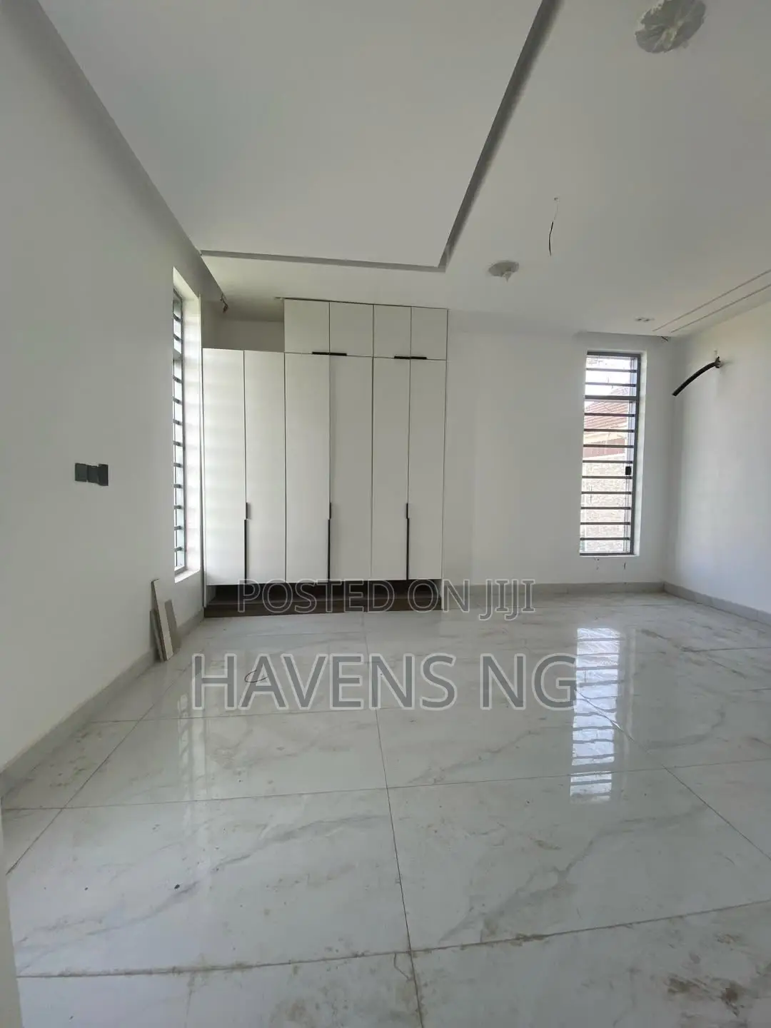 5bdrm Duplex in Ikota for sale in Ikota